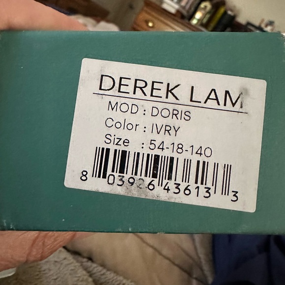 ❗️LAST PAIR❗️ Derek Lam Doris Cat Eye Sunglasses in Ivory & Navy - Picture 11 of 12